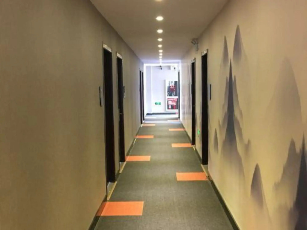 Junyi Chain Hotel (Haiyan Qiyuan Chengbei East Road)