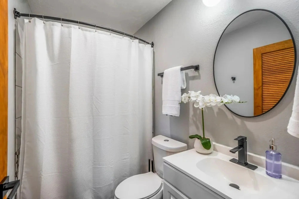 Urban Gated Studio Near Downtown Houston and NRG