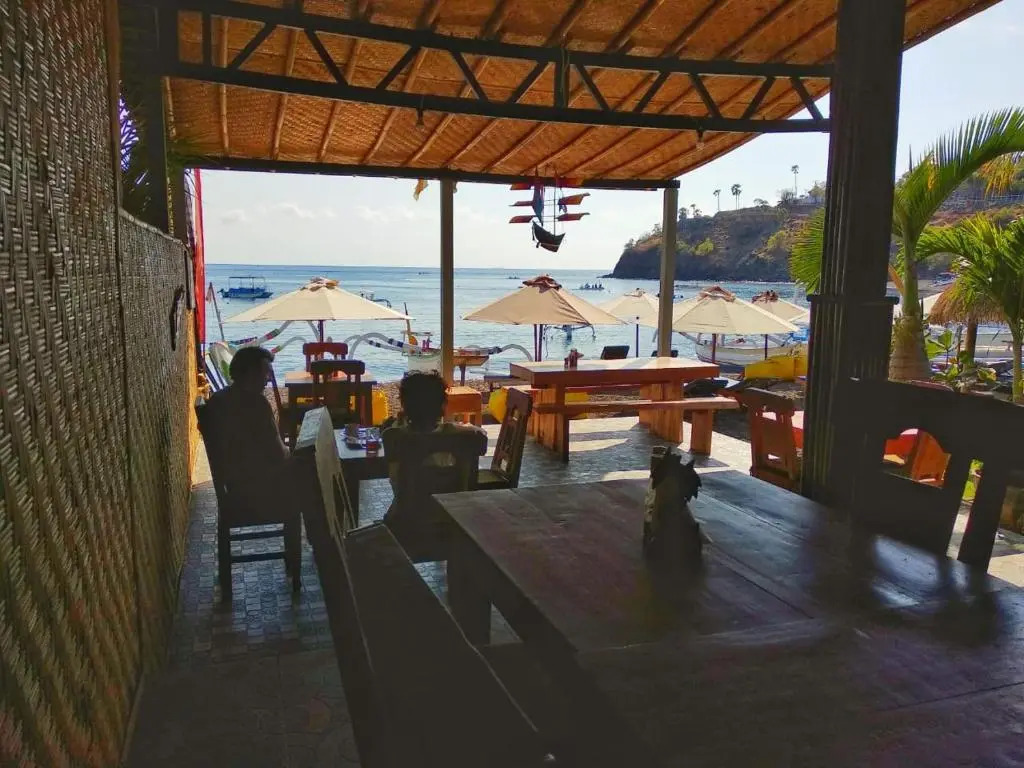 COCONUT BEACH BUNGALOWs & WARUNG 2