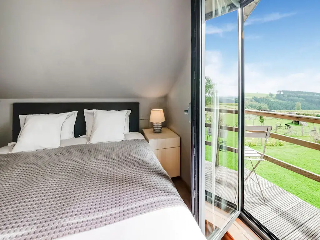 Tranquil Holiday Home in Mont with bubble bath, Terrace, Garden