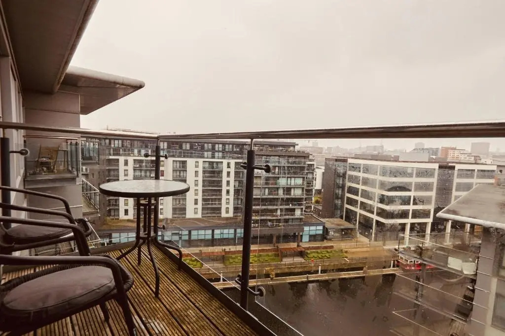 Deluxe City Apt, River Canal View& Free Parking!