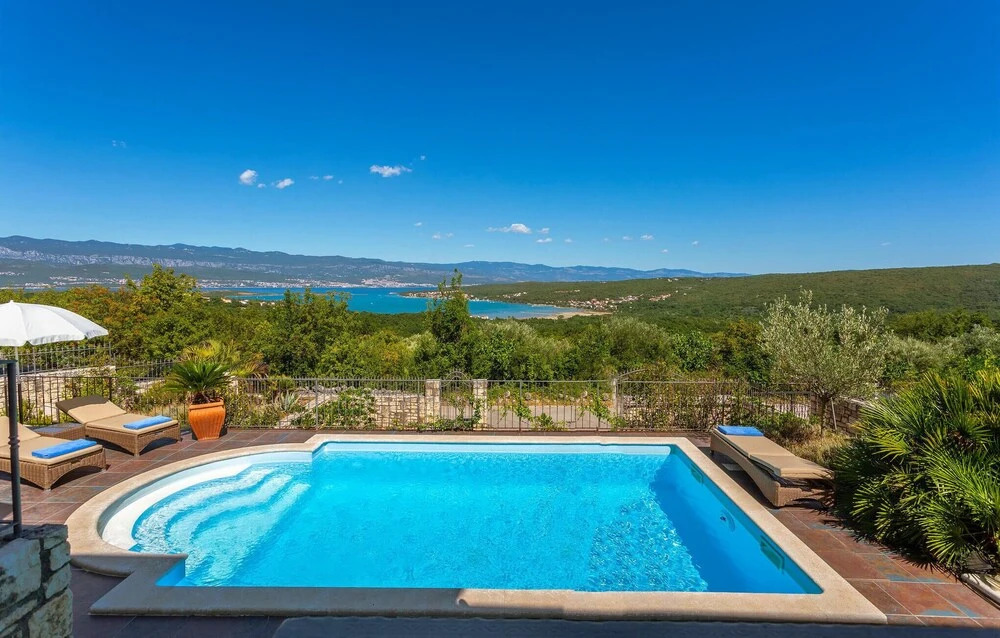 Nice Home In Malinska