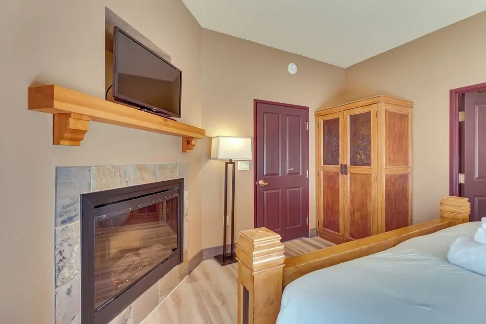 Wisconsin Dells Resort Condo w/ 2 Fireplaces