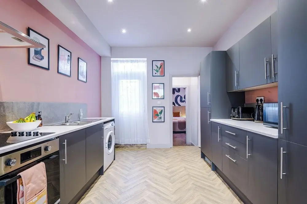 Modern 4-Bedroom in Manchester