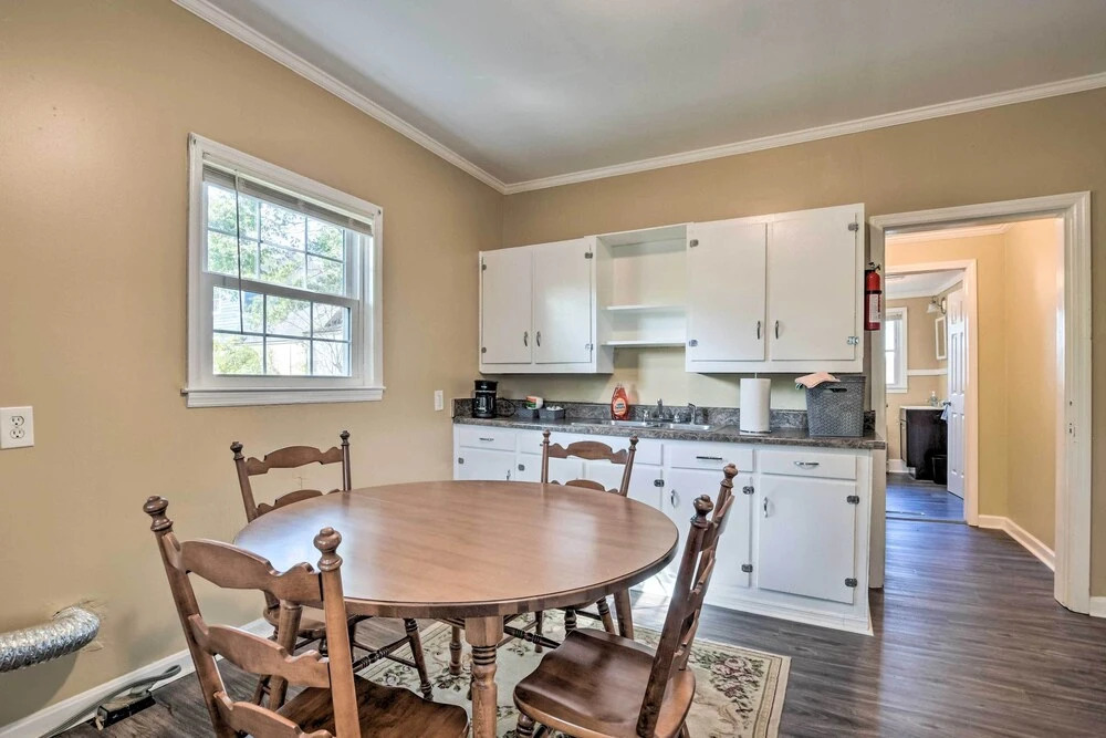 Cozy Greenville Bungalow ~ 2 Mi to Downtown!