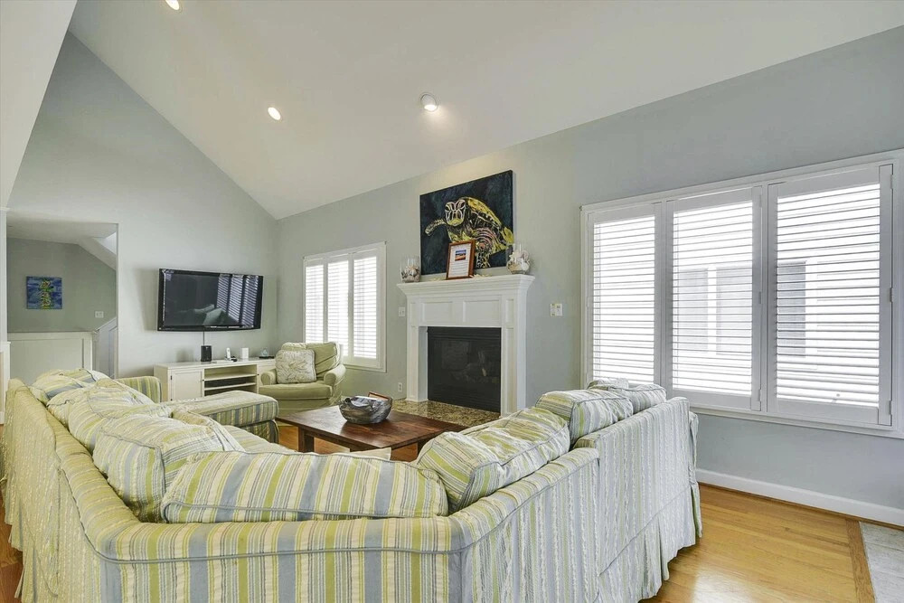 212 Maplewood Street Bethany by Long & Foster
