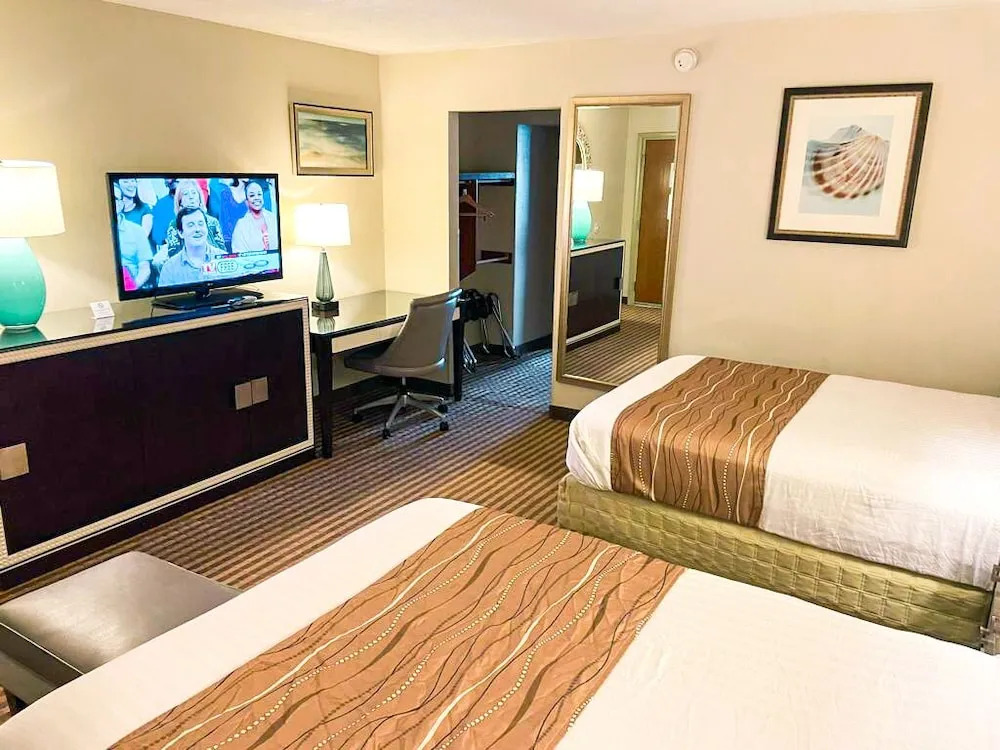 Eleven Boutique Hotel LLC