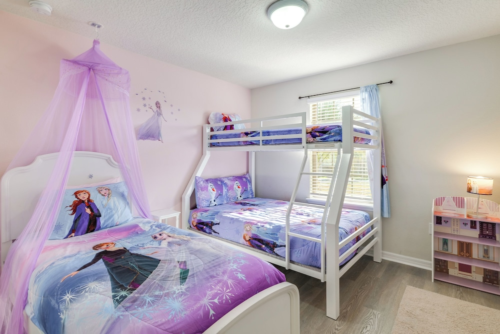 Heated Pool & Theater: Solterra 5BR Home Near WDW