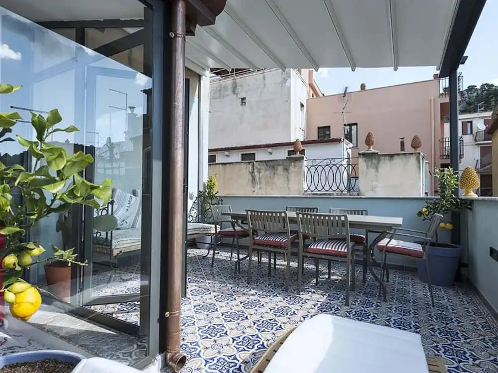 Pleasing House in the Center of the Famous Taormina Near the Sea