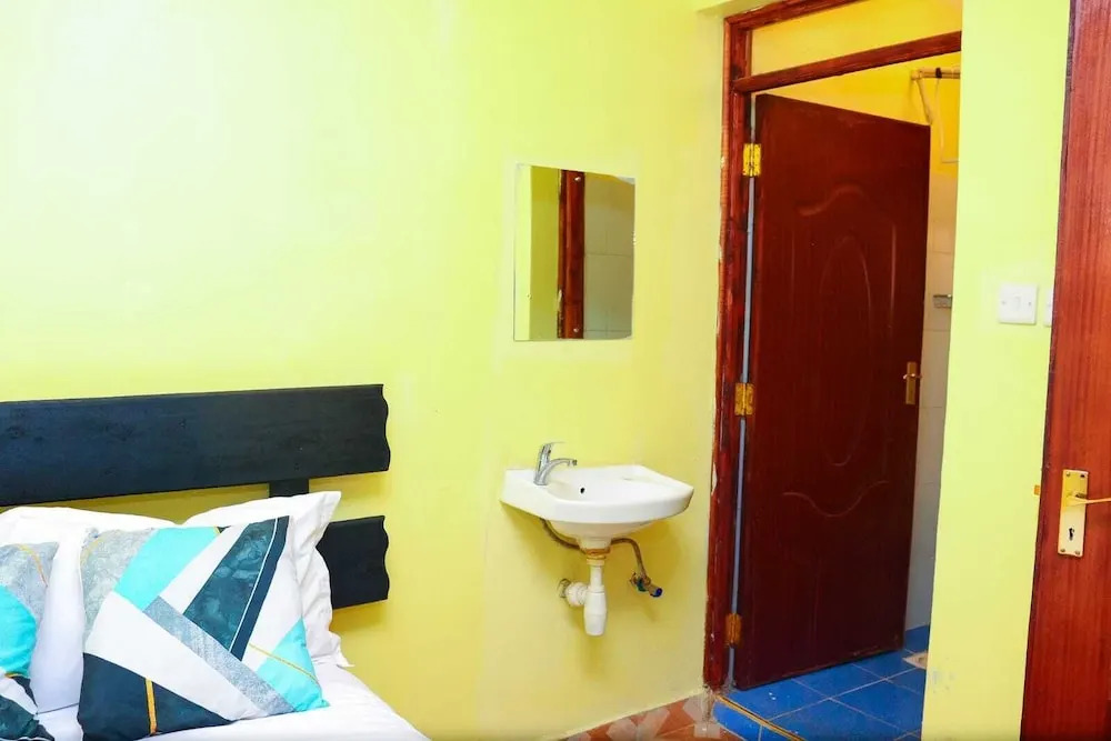 Lux Suites Trm drive Apartments Roysambu
