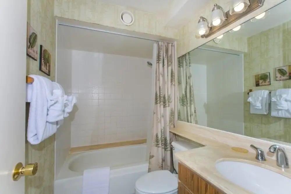 Discovery Bay 1602 1 Bedroom Condo