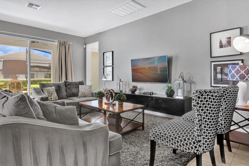 6 Bd 6 Ba Bella Vida 4564 Cl