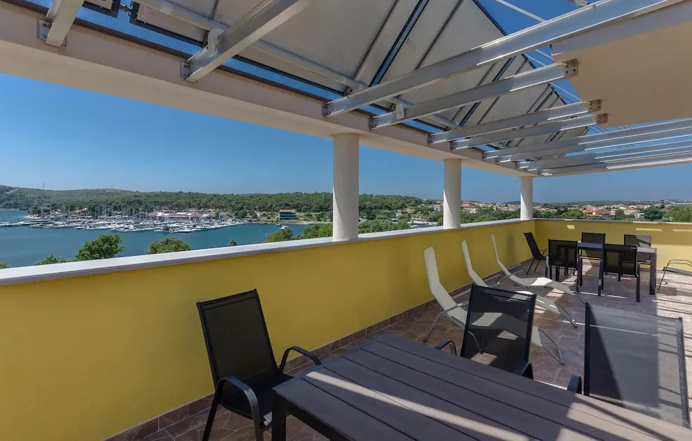 Nice Apartment in Pomer With 2 Bedrooms