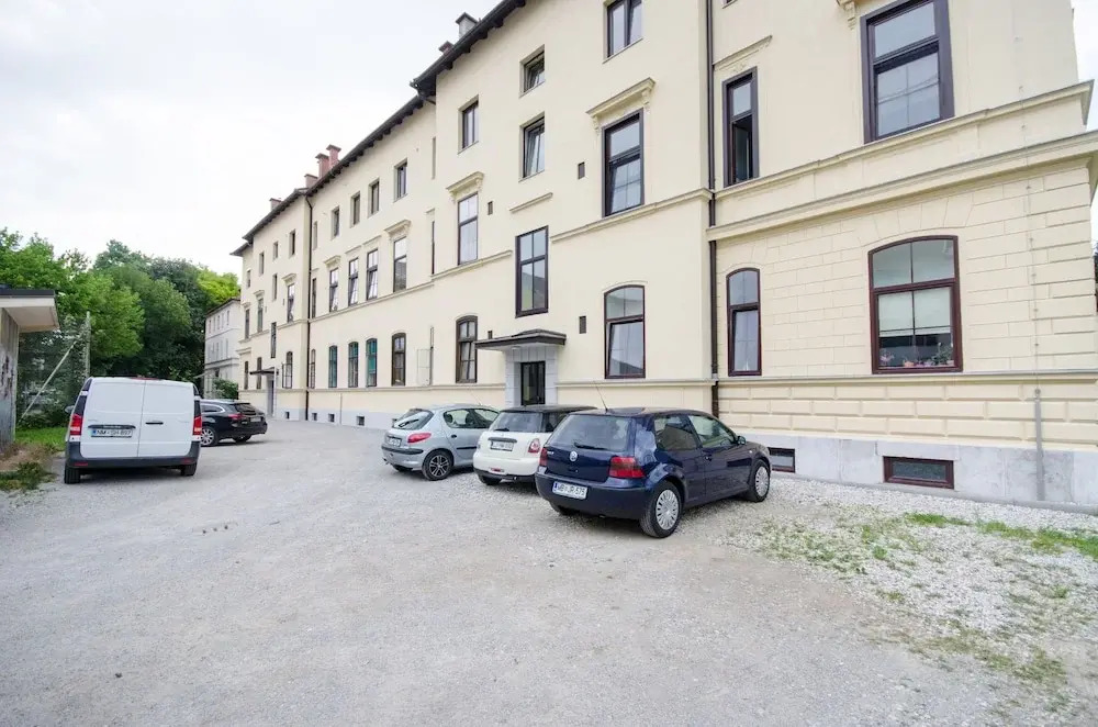 Apartment for four with free parking