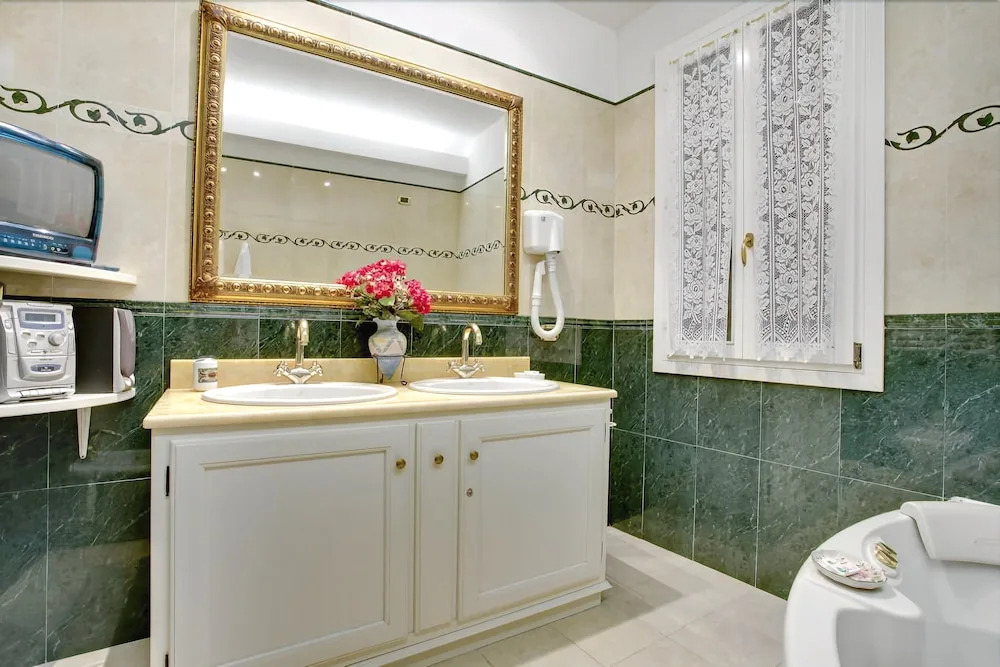 Regina Elena Apartment