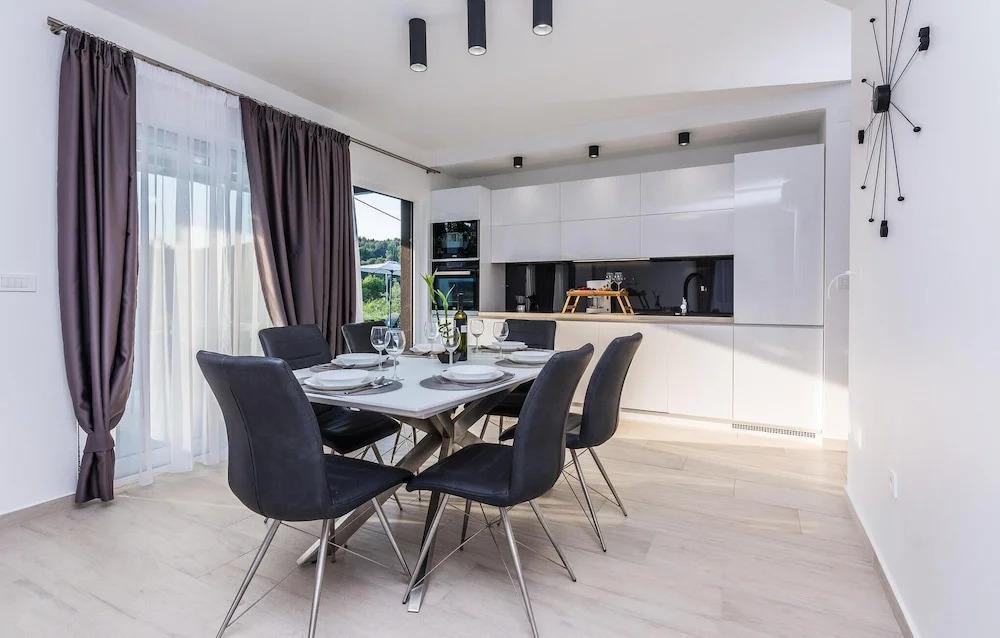 Amazing Home In Zdrelac