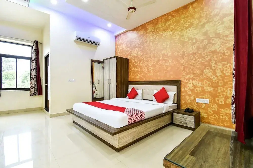 Glorious Resort by OYO Rooms