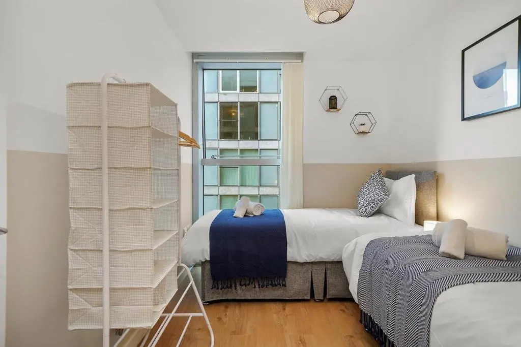 Contemporary, Modern, 2-Bed Apt, Prime Central Mk
