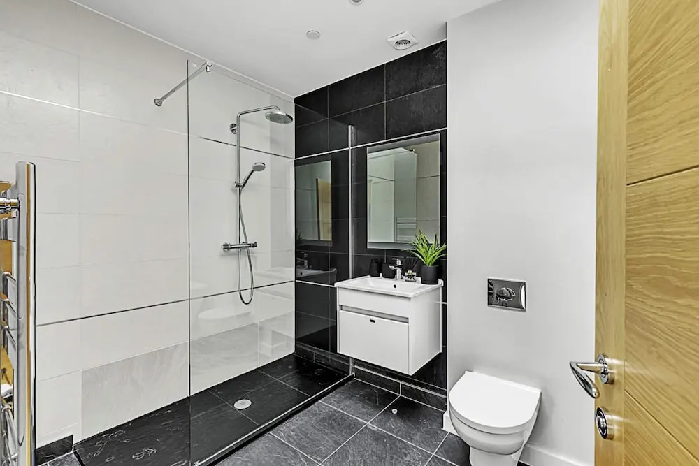 Beautiful Abode In Brentford