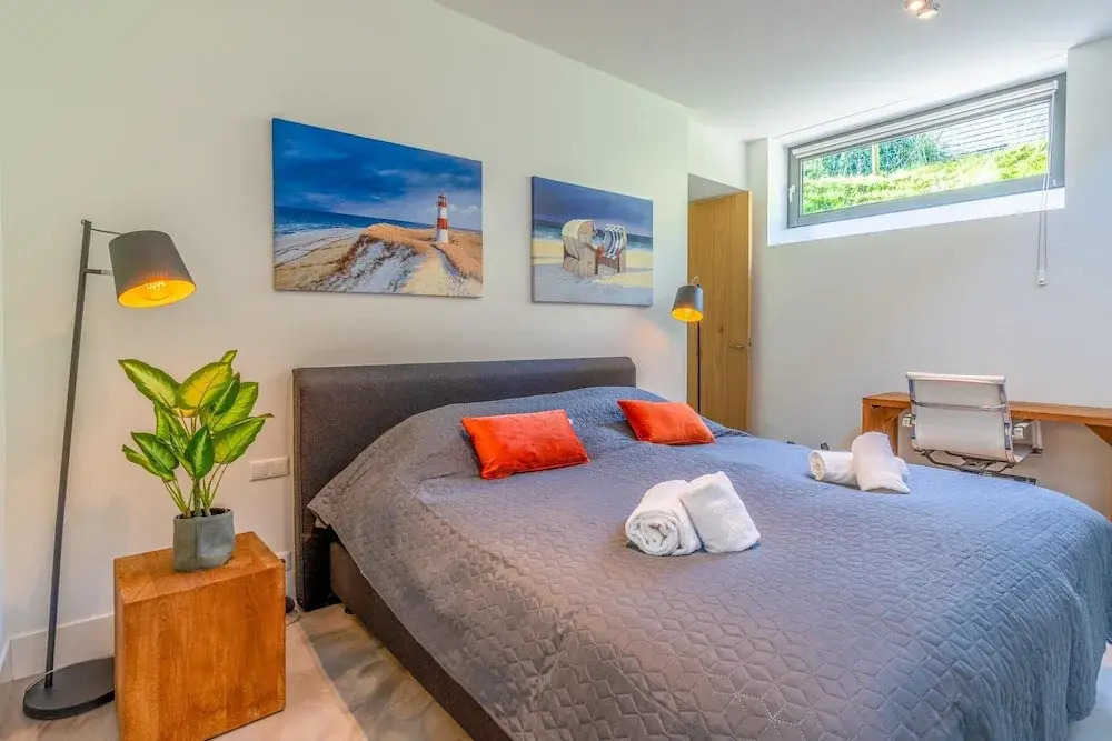 Relaxed and Atmospheric 6-person Villa Near the Forest