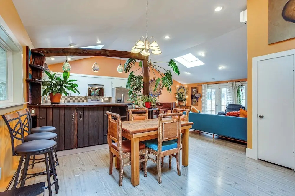 8 Mi to Lumen Field: Seattle Area Home w/ Backyard