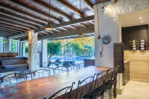 La Villa Apartments