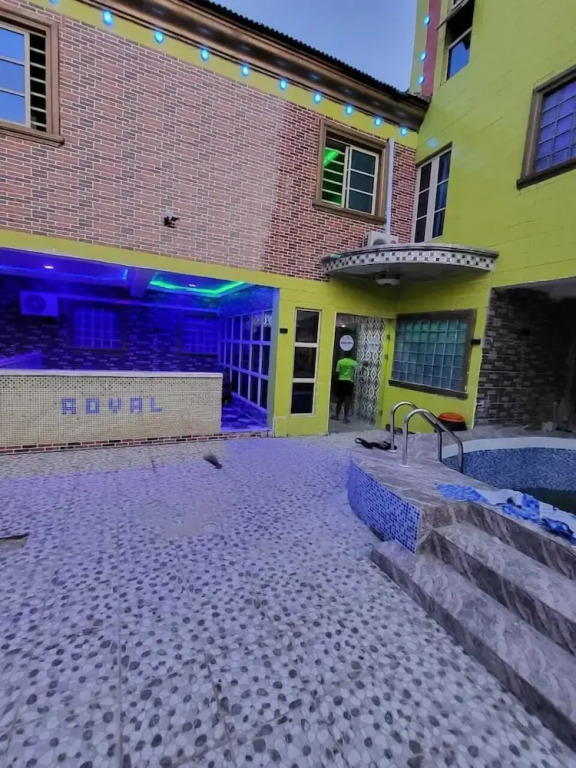 Royal Moon Hotel & Suites