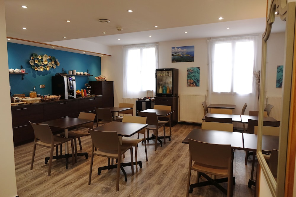 CouettHôtel Brest Port de plaisance, Les pieds dans leau