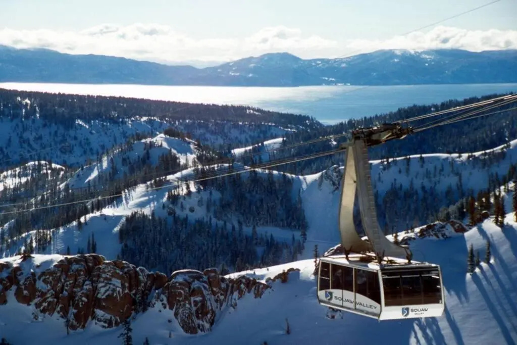 Tahoe Donner Luxury 4BR+2 lofts, Hot tub 3100 sqft