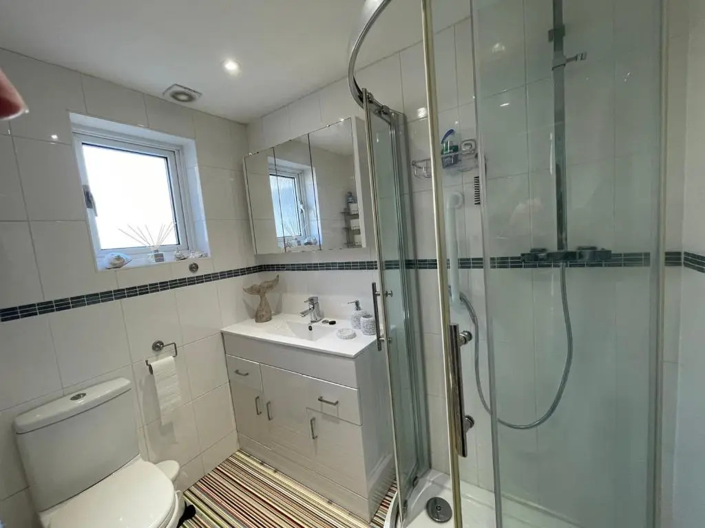 Warminster Apartment Bliss on the bay just a stone's throw away