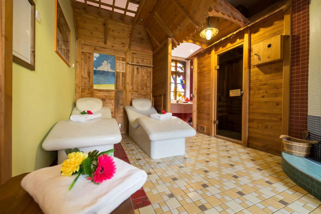 Hotel Selsky Dvur - Bohemian Village Courtyard