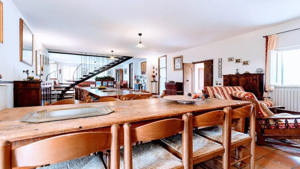 Villa Vallocchia - sleeps 18. Exclusive pool/grounds. Spoleto 10 mins. Rome 1 hr