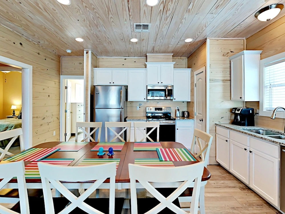 The Lemony Anemone - Three Bedroom Townhome