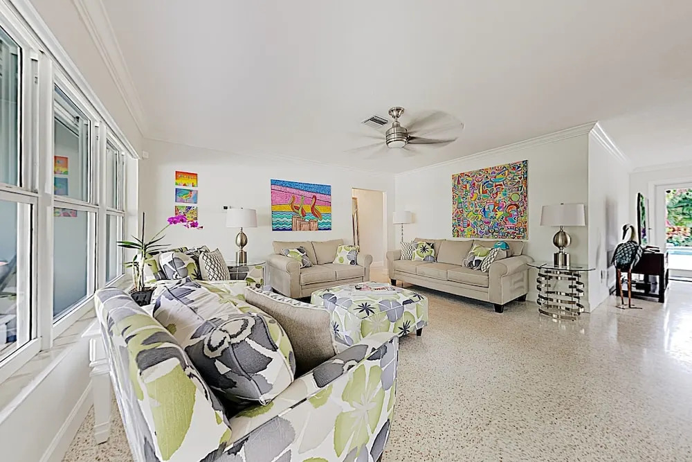Lush Tropical W/ Private Pool - Near Beach 3 Bedroom Home