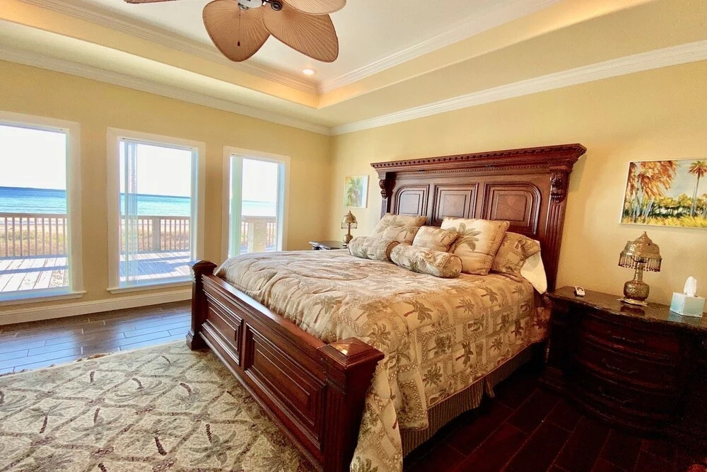 1 Driftwood 4 Bedroom Home by Redawning
