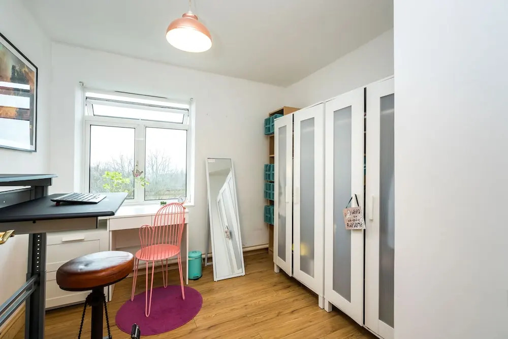 NEW Sleek & Colourful 2 Bedroom Flat Forest Hill