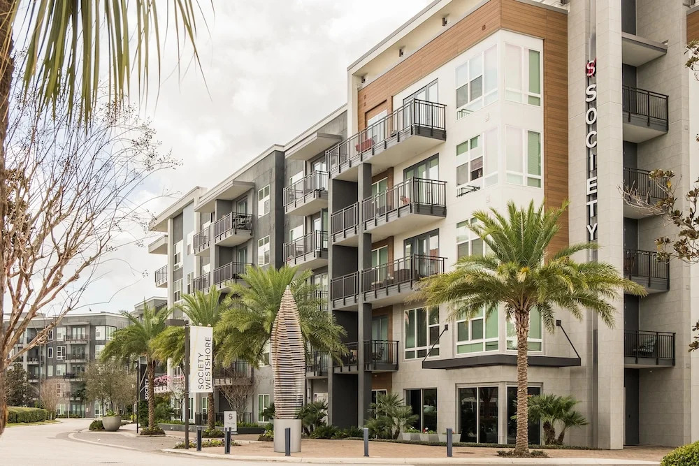 1 BR International Plaza Apt by Frontdesk