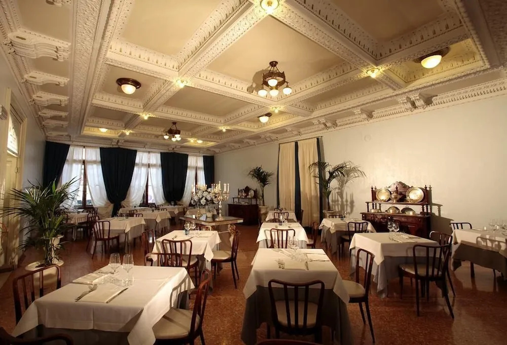 Hotel Croce Bianca