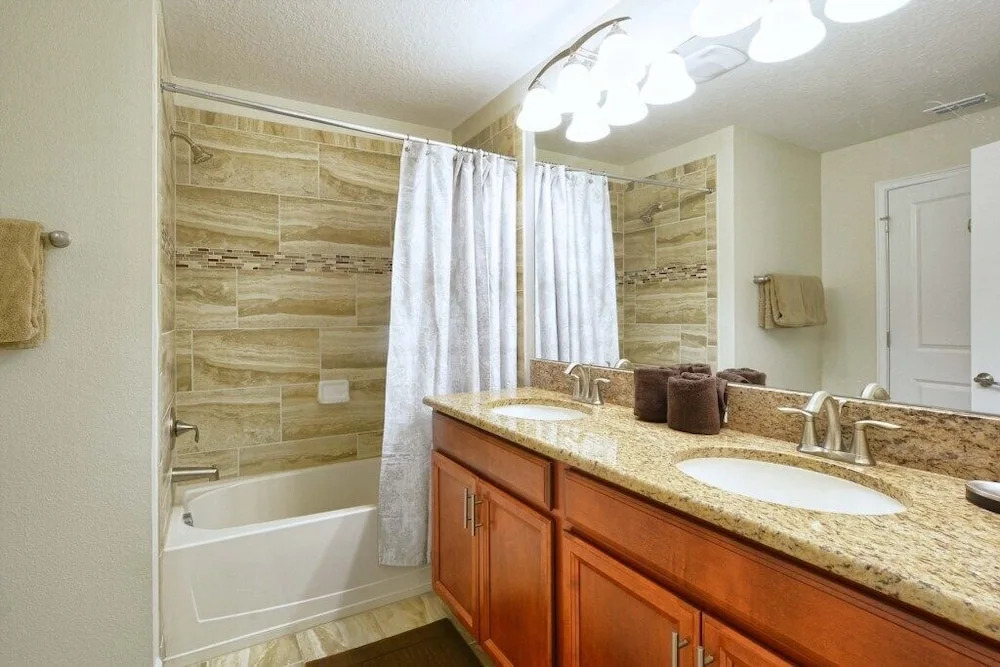 Storey Lake- 4 Bedroom Townhome W/spashpool-1619st Townhouse