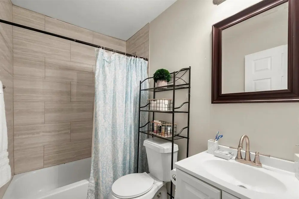1087 Windsor