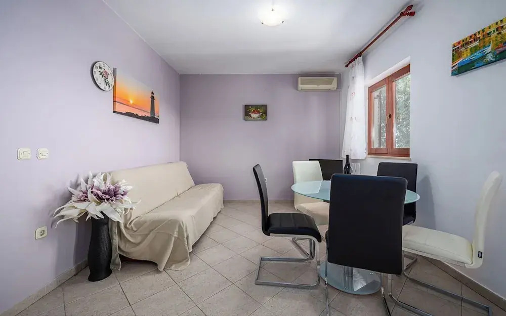 Apartment in Drenje Near Jadrena Beach