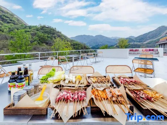 Not late Great Wall Landscape Private Soup Homestay