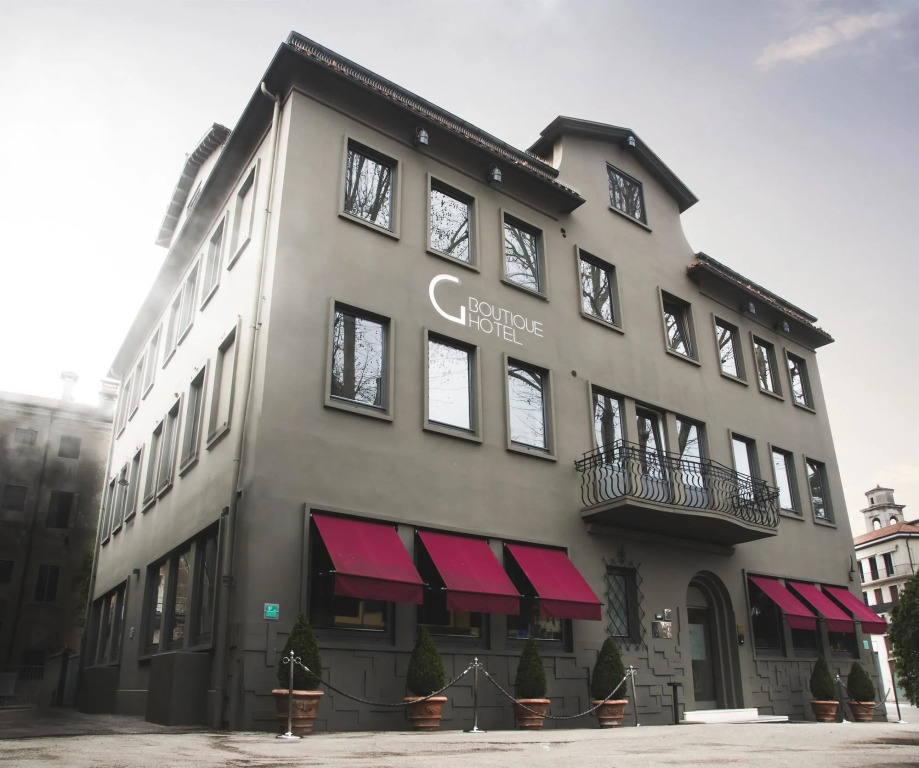 The Glam Boutique Hotel & Apt