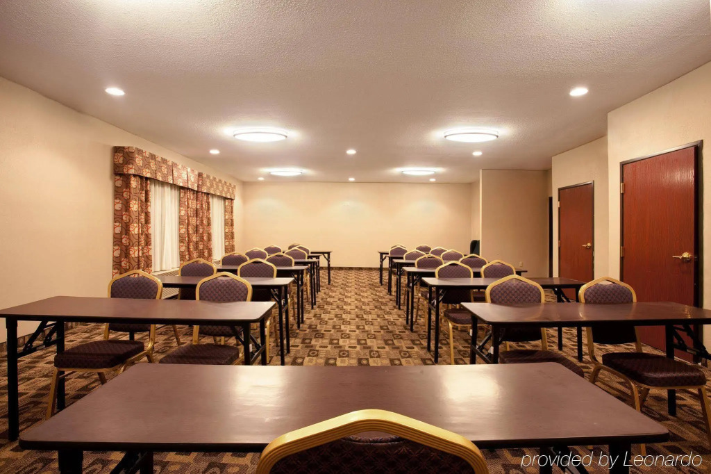 Holiday Inn Express and Suites Three Rivers by IHG
