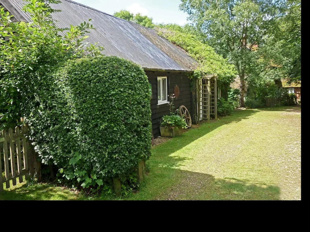 Stunning cottage set in quiet farmyard in Biddenden countryside