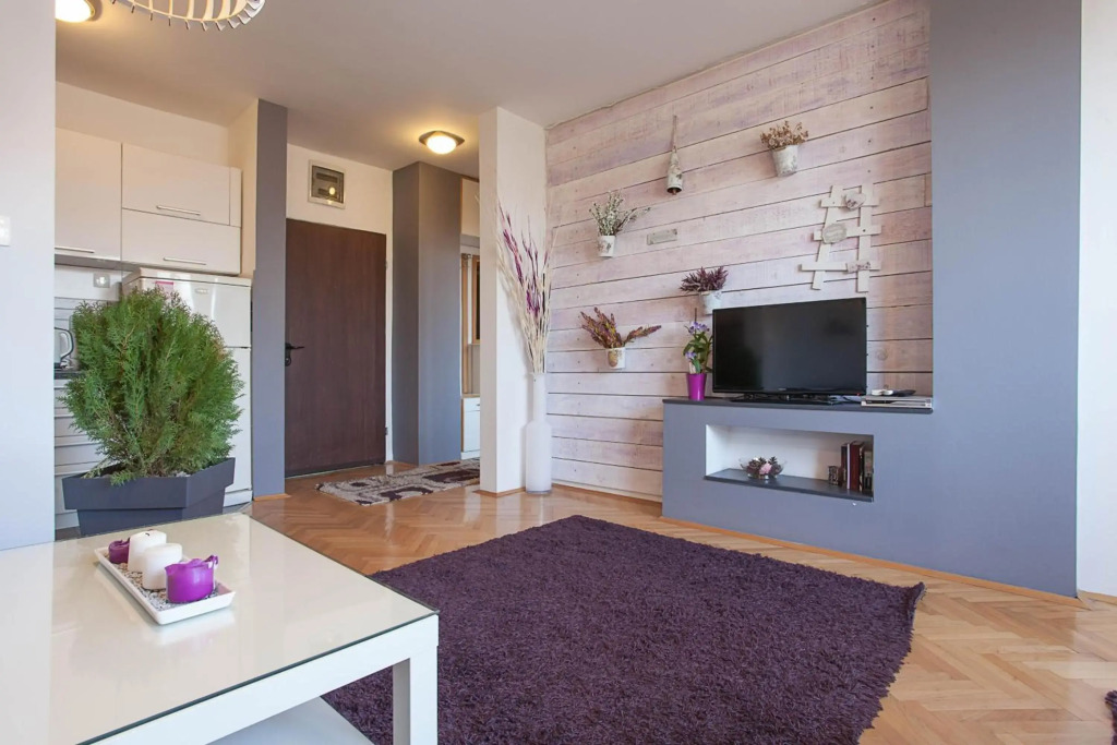 Violet Apartment