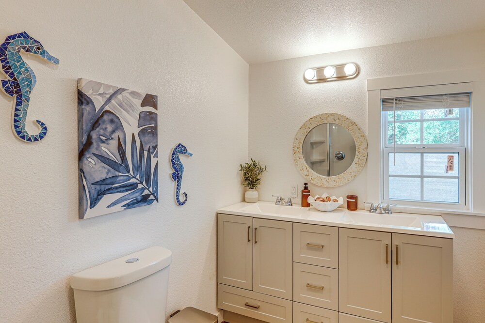 2 Mi to Dtwn: Stylish Family Home in Waco!