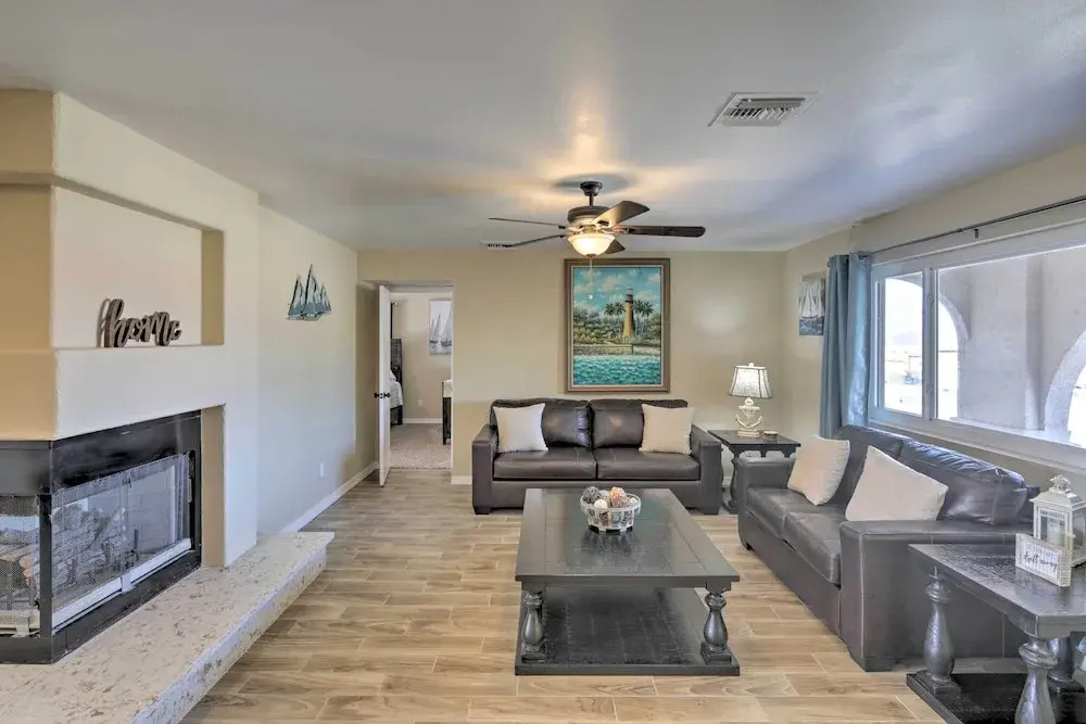 < 3 Mi to Lake Havasu: Home w/ Patio & Grill!