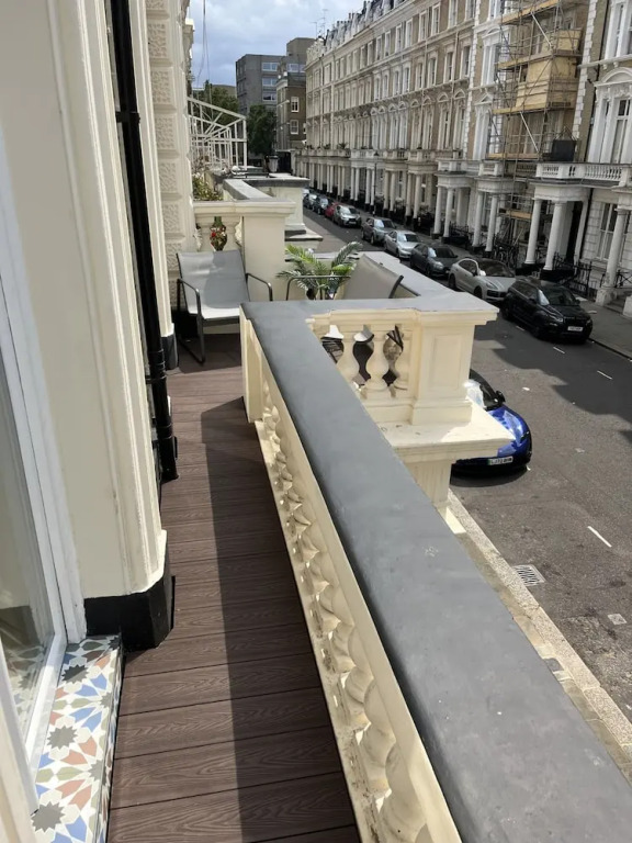 Newly Refurbished - Awesome 3 Bedroom Notting Hill Very Central With a Balcony