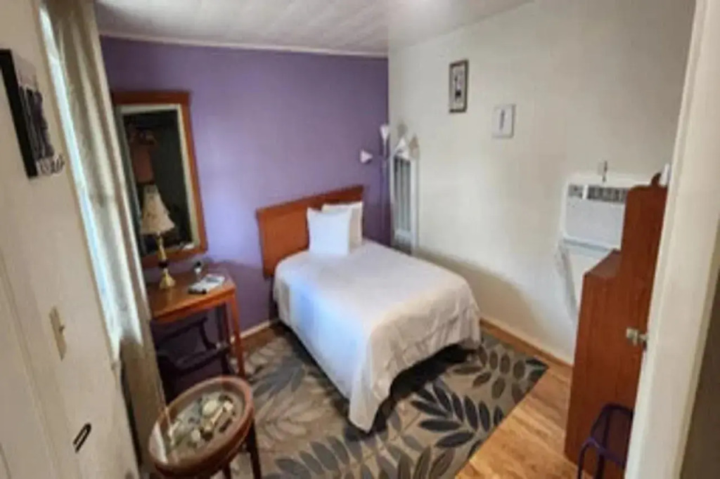 Roses Motel